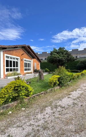 Casa à venda com 4200m², 5 quartos e 5 vagas Casa à venda com 4200m², 5 quartos e 5 vagasÁrea externa