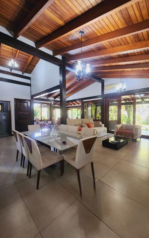 Casa de condomínio para alugar com 320m², 5 quartos e 4 vagas Casa de condomínio para alugar com 320m², 5 quartos e 4 vagasSala