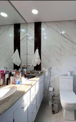 Casa de condomínio para alugar com 320m², 5 quartos e 4 vagas Casa de condomínio para alugar com 320m², 5 quartos e 4 vagasBanheiro