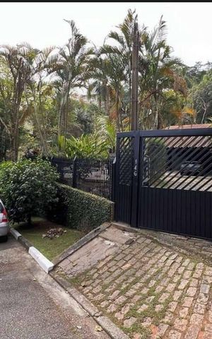Casa de condomínio para alugar com 320m², 5 quartos e 4 vagas Casa de condomínio para alugar com 320m², 5 quartos e 4 vagasFachada