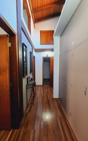 Casa de condomínio para alugar com 320m², 5 quartos e 4 vagas Casa de condomínio para alugar com 320m², 5 quartos e 4 vagasCorredor