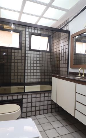 Apartamento à venda com 180m², 3 quartos e 4 vagasBanheiro 3