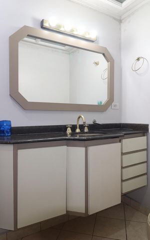 Apartamento à venda com 180m², 3 quartos e 4 vagasBanheiro Quarto 1 suíte
