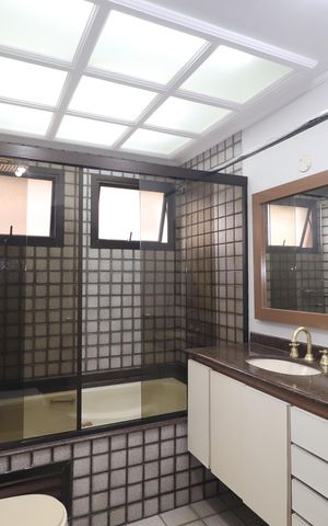 Apartamento à venda com 180m², 3 quartos e 4 vagasBanheiro 3