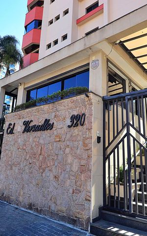 Apartamento à venda com 180m², 3 quartos e 4 vagasFachada