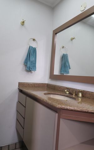 Apartamento à venda com 180m², 3 quartos e 4 vagasBanheiro Quarto 2 suíte