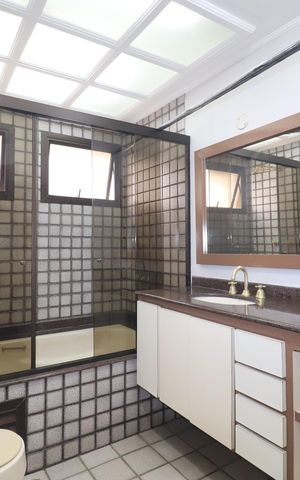 Apartamento à venda com 180m², 3 quartos e 4 vagasBanheiro 3