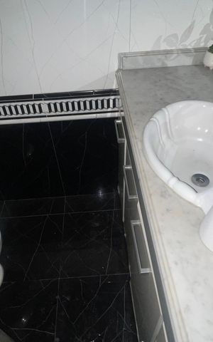 Apartamento para alugar com 94m², 2 quartos e 1 vaga Apartamento para alugar com 94m², 2 quartos e 1 vagaBanheiro social