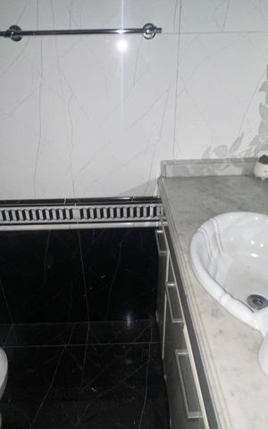 Apartamento para alugar com 94m², 2 quartos e 1 vaga Apartamento para alugar com 94m², 2 quartos e 1 vagaBanheiro social