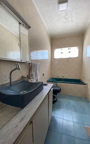Casa à venda com 320m², 4 quartos e 4 vagas Casa à venda com 320m², 4 quartos e 4 vagasBanheiro