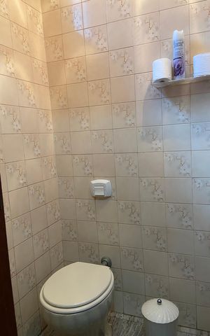 Casa à venda com 320m², 4 quartos e 4 vagas Casa à venda com 320m², 4 quartos e 4 vagasLavabo
