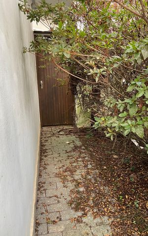 Casa à venda com 320m², 4 quartos e 4 vagas Casa à venda com 320m², 4 quartos e 4 vagasAcesso corredor lateral