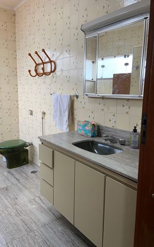 Casa à venda com 320m², 4 quartos e 4 vagas Casa à venda com 320m², 4 quartos e 4 vagasQuarto 1 - Banheiro