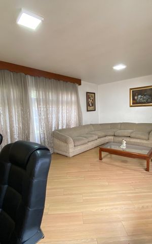 Casa à venda com 320m², 4 quartos e 4 vagas Casa à venda com 320m², 4 quartos e 4 vagasSala 1