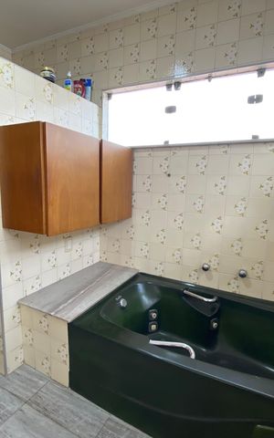 Casa à venda com 320m², 4 quartos e 4 vagas Casa à venda com 320m², 4 quartos e 4 vagasQuarto 1 - Banheiro