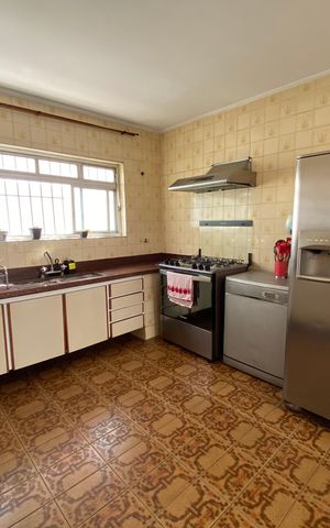 Casa à venda com 320m², 4 quartos e 4 vagas Casa à venda com 320m², 4 quartos e 4 vagasCozinha