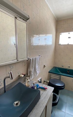 Casa à venda com 320m², 4 quartos e 4 vagas Casa à venda com 320m², 4 quartos e 4 vagasBanheiro