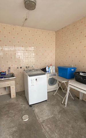 Casa à venda com 320m², 4 quartos e 4 vagas Casa à venda com 320m², 4 quartos e 4 vagasÁrea de Serviço