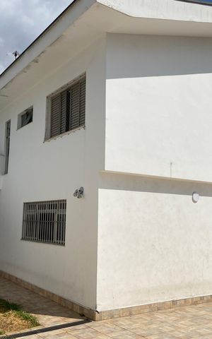 Casa à venda com 320m², 4 quartos e 4 vagas Casa à venda com 320m², 4 quartos e 4 vagasQuintal