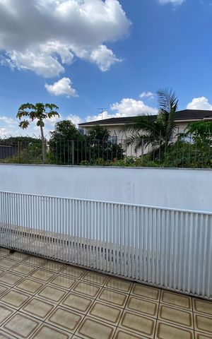 Casa à venda com 320m², 4 quartos e 4 vagas Casa à venda com 320m², 4 quartos e 4 vagasQuarto 1 - sacada