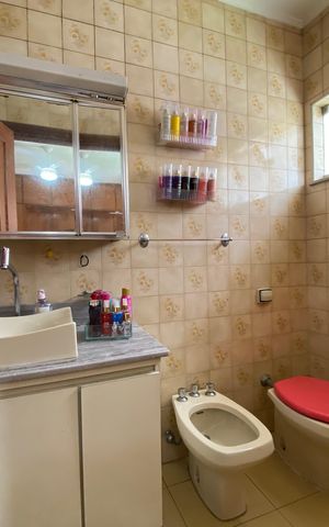 Casa à venda com 320m², 4 quartos e 4 vagas Casa à venda com 320m², 4 quartos e 4 vagasQuarto 2 - Banheiro