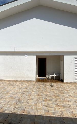 Casa à venda com 320m², 4 quartos e 4 vagas Casa à venda com 320m², 4 quartos e 4 vagasQuintal