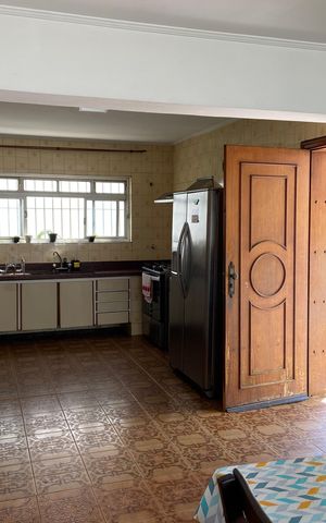 Casa à venda com 320m², 4 quartos e 4 vagas Casa à venda com 320m², 4 quartos e 4 vagasCozinha