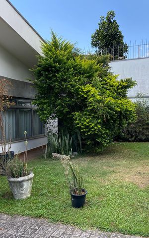 Casa à venda com 320m², 4 quartos e 4 vagas Casa à venda com 320m², 4 quartos e 4 vagasJardim