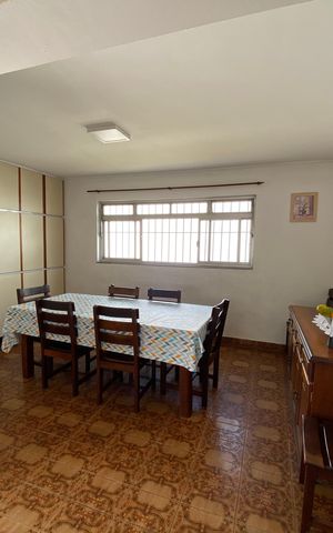 Casa à venda com 320m², 4 quartos e 4 vagas Casa à venda com 320m², 4 quartos e 4 vagasCozinha