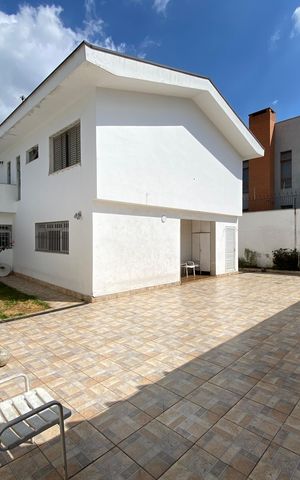 Casa à venda com 320m², 4 quartos e 4 vagas Casa à venda com 320m², 4 quartos e 4 vagasQuintal
