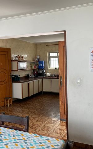 Casa à venda com 320m², 4 quartos e 4 vagas Casa à venda com 320m², 4 quartos e 4 vagasCozinha