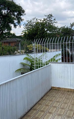 Casa à venda com 320m², 4 quartos e 4 vagas Casa à venda com 320m², 4 quartos e 4 vagasQuarto 1 - sacada