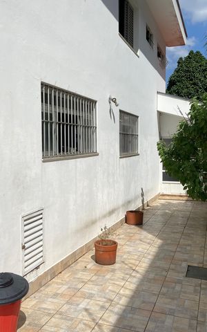 Casa à venda com 320m², 4 quartos e 4 vagas Casa à venda com 320m², 4 quartos e 4 vagasQuintal