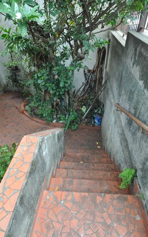 Casa à venda com 204m², 4 quartos e sem vagaEscada de entrada