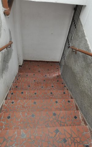 Casa à venda com 204m², 4 quartos e sem vagaEscada de acesso à área de serviço