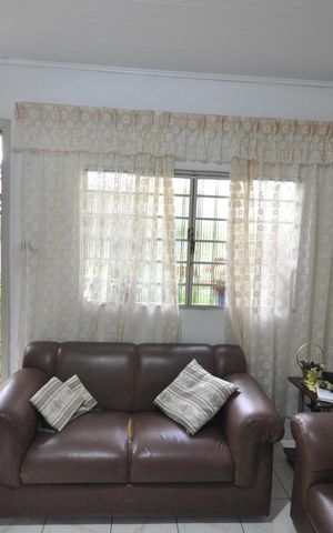 Casa à venda com 204m², 4 quartos e sem vagaSala