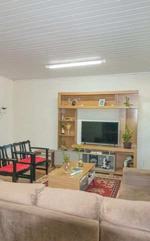 Casa à venda com 100m², 3 quartos e 1 vaga Casa à venda com 100m², 3 quartos e 1 vagaSala