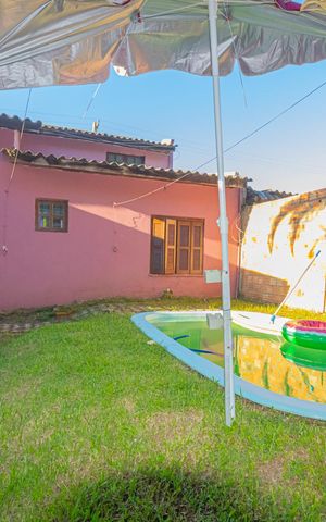 Casa à venda com 100m², 3 quartos e 1 vaga Casa à venda com 100m², 3 quartos e 1 vagaÁrea externa/Piscina