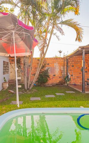 Casa à venda com 100m², 3 quartos e 1 vaga Casa à venda com 100m², 3 quartos e 1 vagaÁrea externa/Piscina
