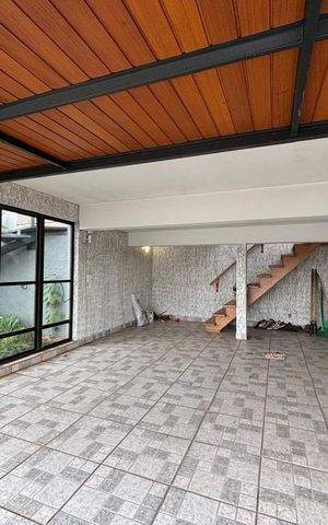 Casa para alugar com 300m², 3 quartos e 2 vagas