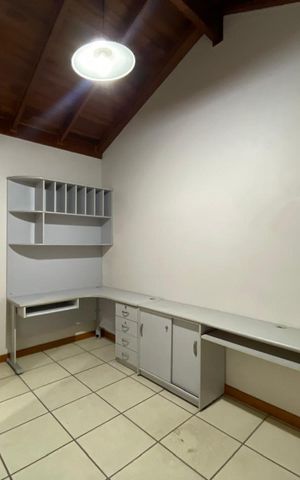 Casa para alugar com 300m², 3 quartos e 2 vagas