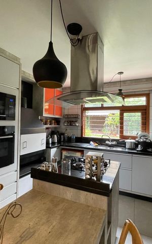 Casa para alugar com 300m², 3 quartos e 2 vagas