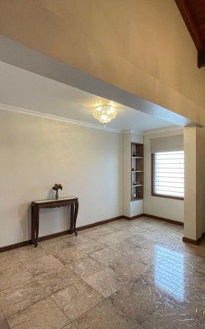 Casa para alugar com 300m², 3 quartos e 2 vagas