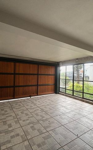 Casa para alugar com 300m², 3 quartos e 2 vagas
