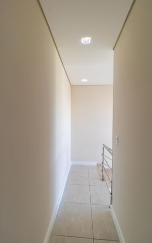 Casa de condomínio à venda com 270m², 3 quartos e 4 vagas Casa de condomínio à venda com 270m², 3 quartos e 4 vagasCorredor
