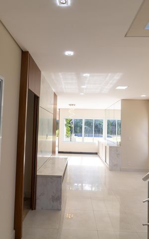 Casa de condomínio à venda com 270m², 3 quartos e 4 vagas Casa de condomínio à venda com 270m², 3 quartos e 4 vagasSalas
