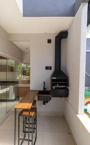 Casa de condomínio à venda com 270m², 3 quartos e 4 vagas Casa de condomínio à venda com 270m², 3 quartos e 4 vagasChurrasqueira