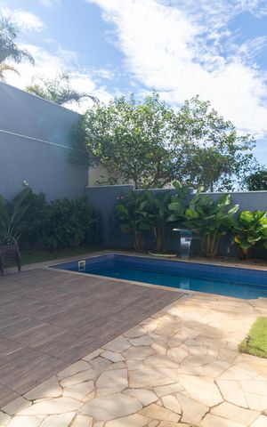 Casa de condomínio à venda com 270m², 3 quartos e 4 vagas Casa de condomínio à venda com 270m², 3 quartos e 4 vagasQuintal