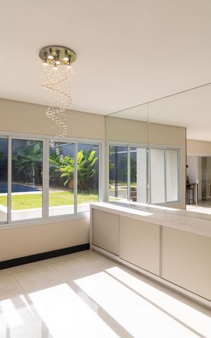 Casa de condomínio à venda com 270m², 3 quartos e 4 vagas Casa de condomínio à venda com 270m², 3 quartos e 4 vagasSalas