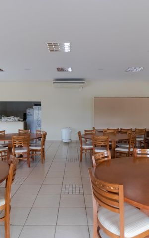 Casa de condomínio à venda com 270m², 3 quartos e 4 vagas Casa de condomínio à venda com 270m², 3 quartos e 4 vagasÁrea comum - Salão de festas